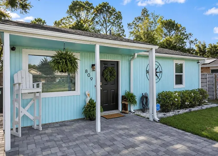 Sandy Days Saltwater Poolside Nights Holiday home