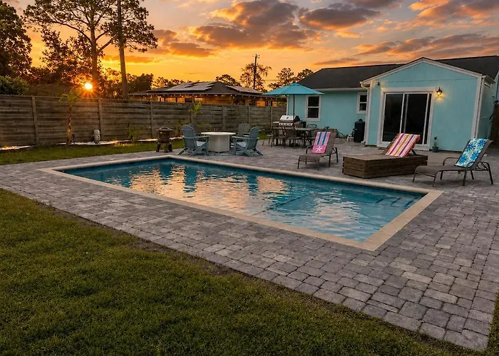 Sandy Days Saltwater Poolside Nights Holiday home