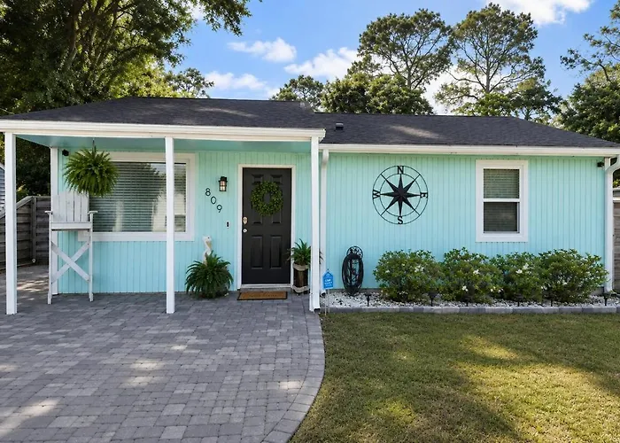 Sandy Days Saltwater Poolside Nights Holiday home Pensacola