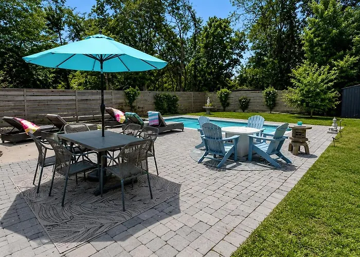 Sandy Days Saltwater Poolside Nights Holiday home